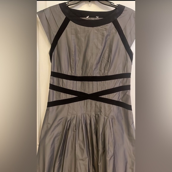 Elegant Gray and Black Women's Dress - Picture 3 of 5